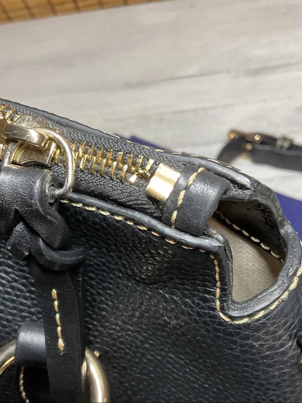 Doone Bourke Satchel 30 pebble leather Black with florentine trim Read